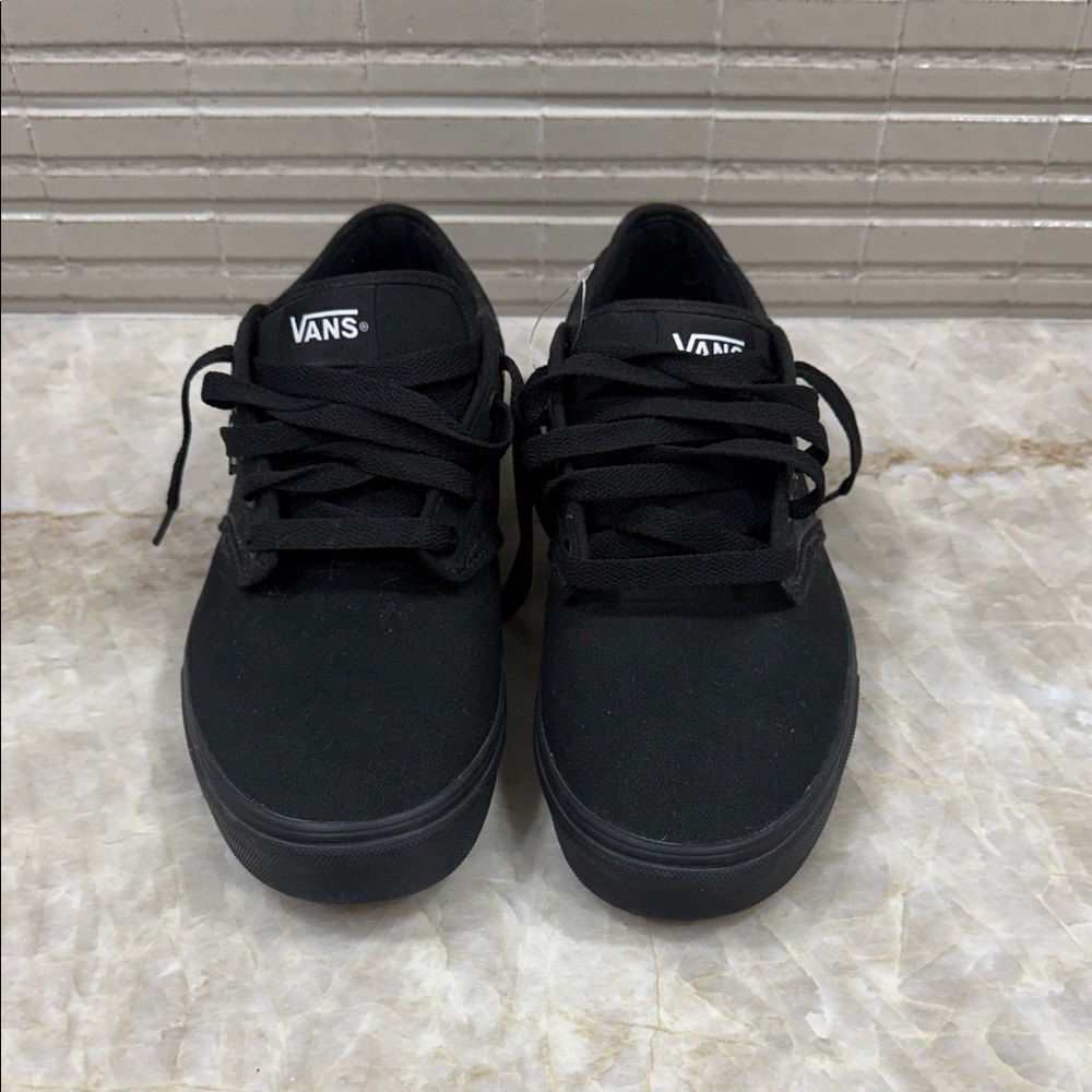 NWOT Vans Men's Classic Black Sneakers